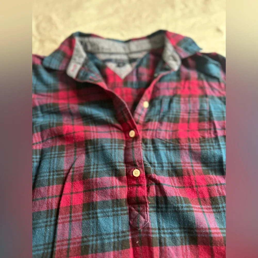 Tommy Hilfiger long sleeve shirt size Small